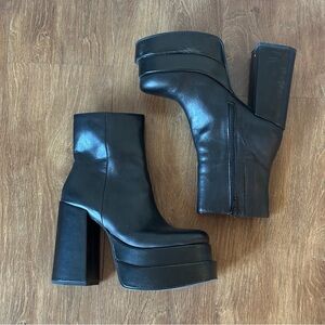 Steve Madden COBRA Platform Boots
